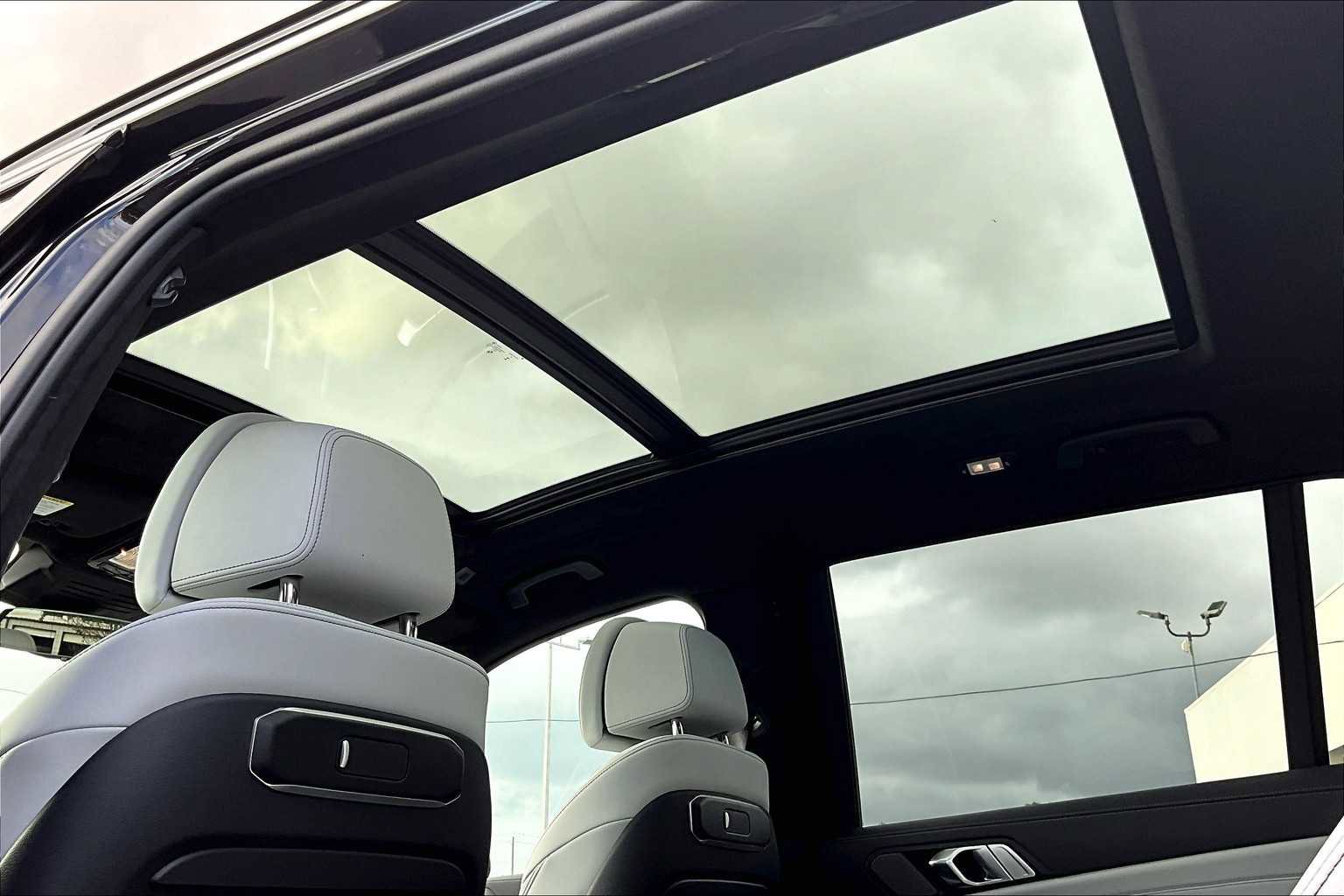 New 2026 BMW X7 xDrive40i w/ M Sport Package image 18