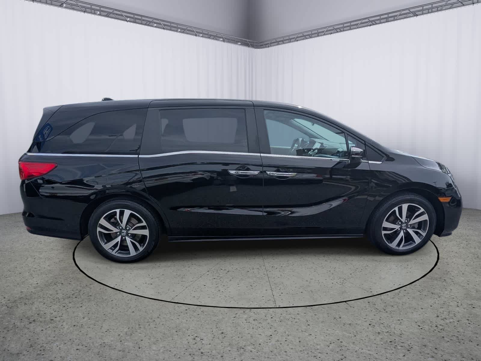 Used 2023 Honda Odyssey Touring image 2