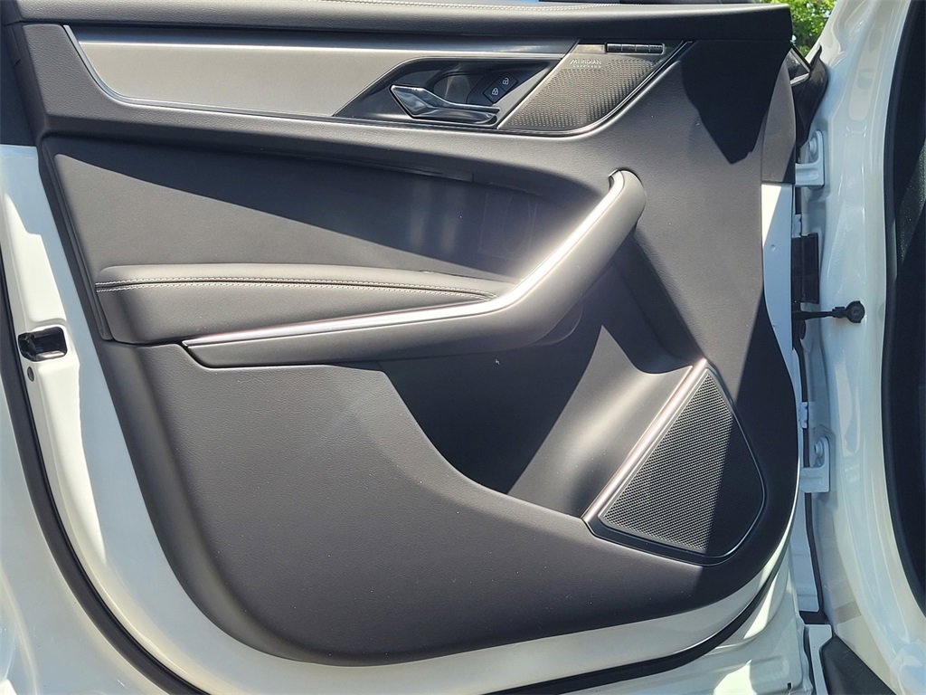 New 2026 Jaguar F-PACE R-Dynamic S image 10