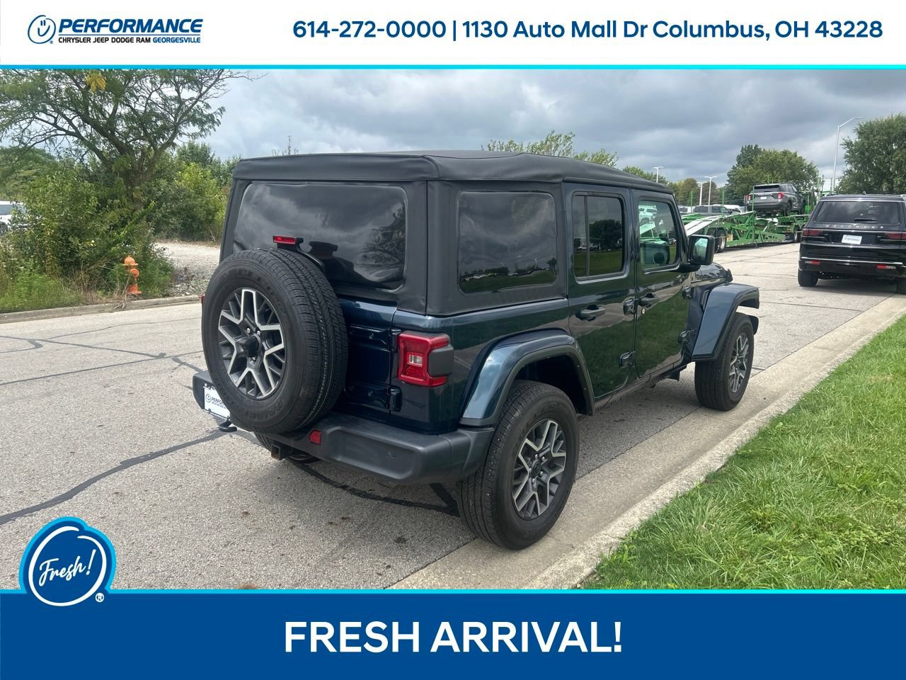 Used 2025 Jeep Wrangler Unlimited Sahara AWD/4WD image 4