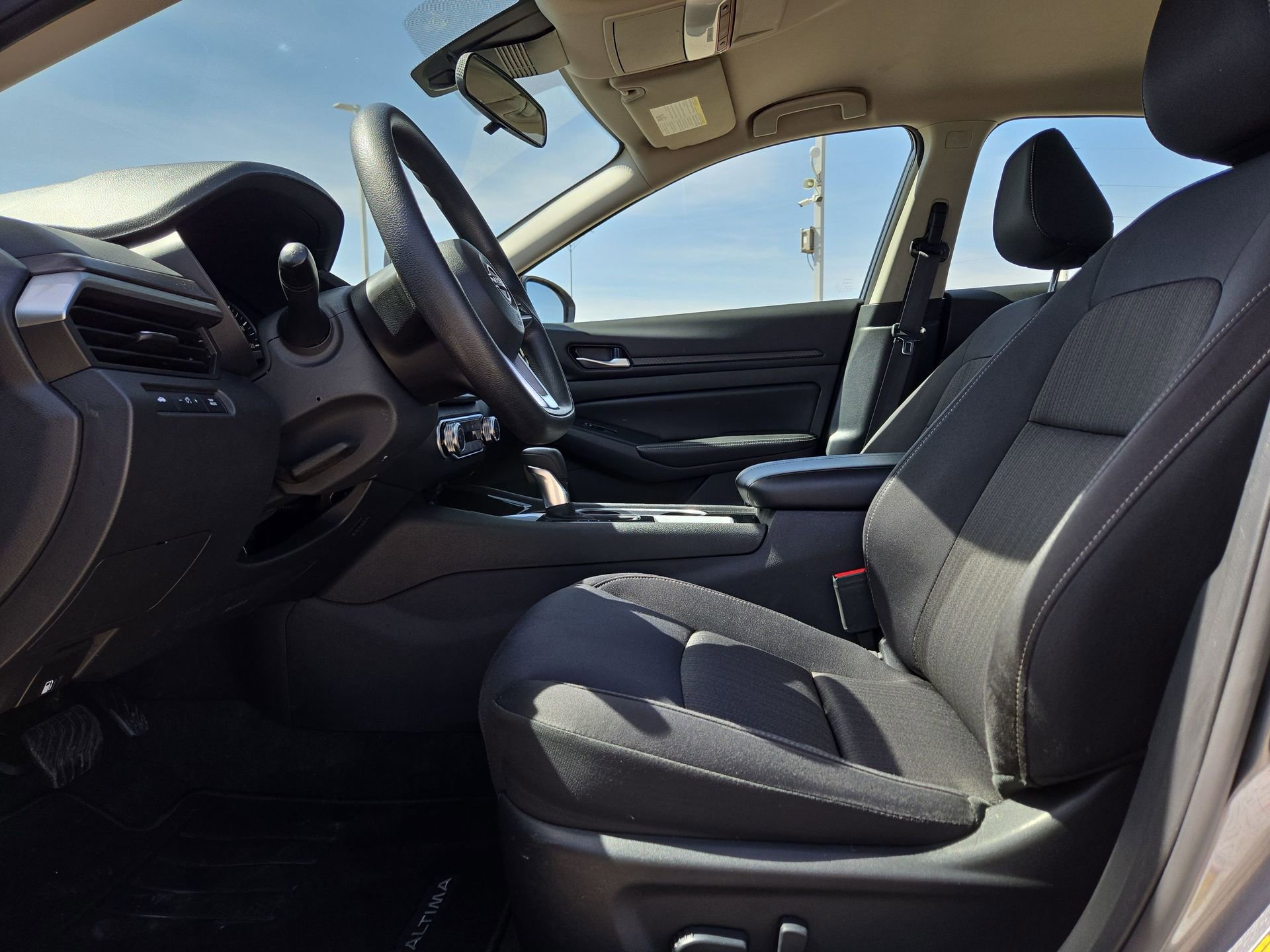 Used 2024 Nissan Altima 2.5 SV AWD/4WD image 16