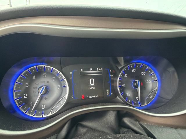 Used 2018 Chrysler Pacifica Touring-L w/ Tire & Wheel Group FWD image 6