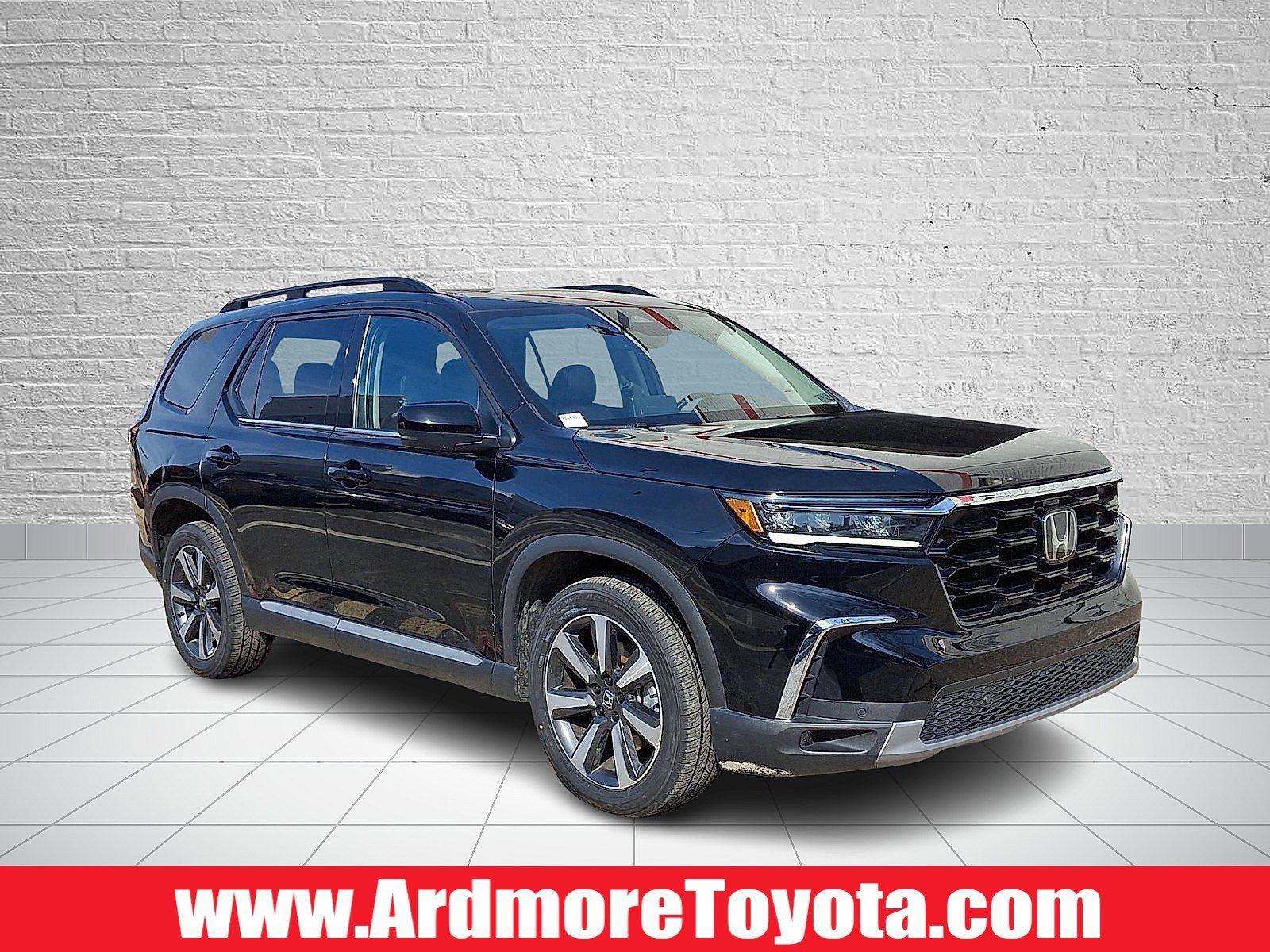 Used 2023 Honda Pilot Touring image 1
