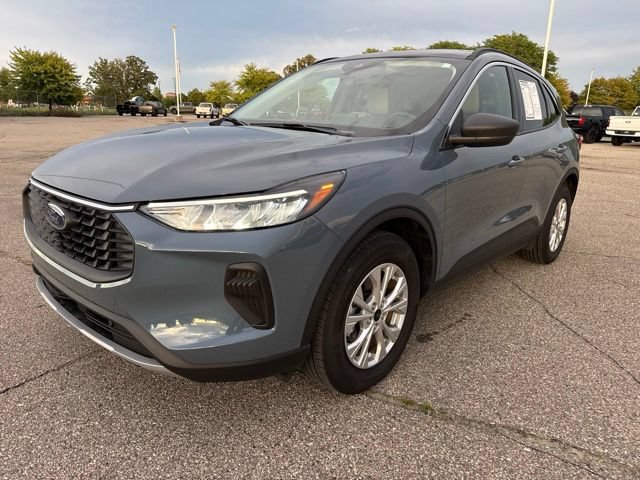 Used 2023 Ford Escape Active AWD/4WD image 2