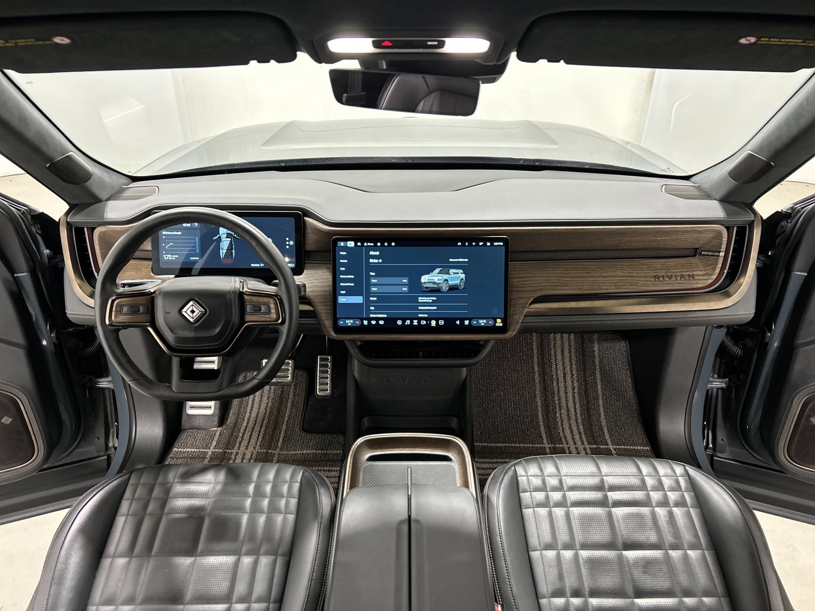 Used 2025 Rivian R1S Premium AWD/4WD image 27