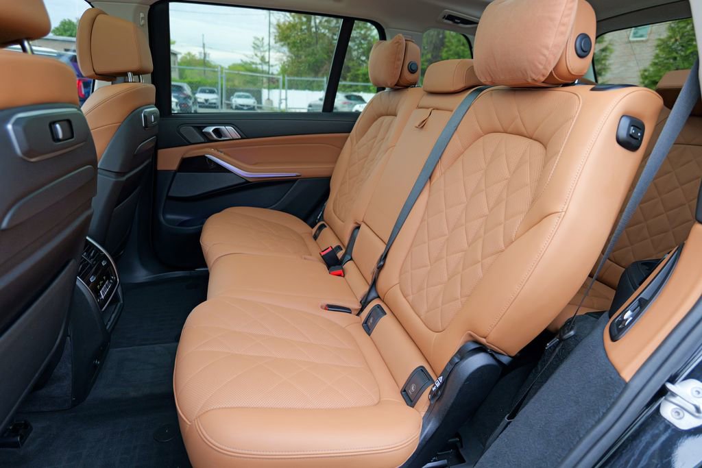 Used 2024 BMW X7 xDrive40i w/ Executive Package AWD/4WD image 29