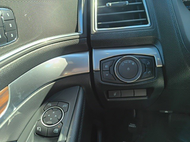 Used 2018 Ford Explorer Limited image 22