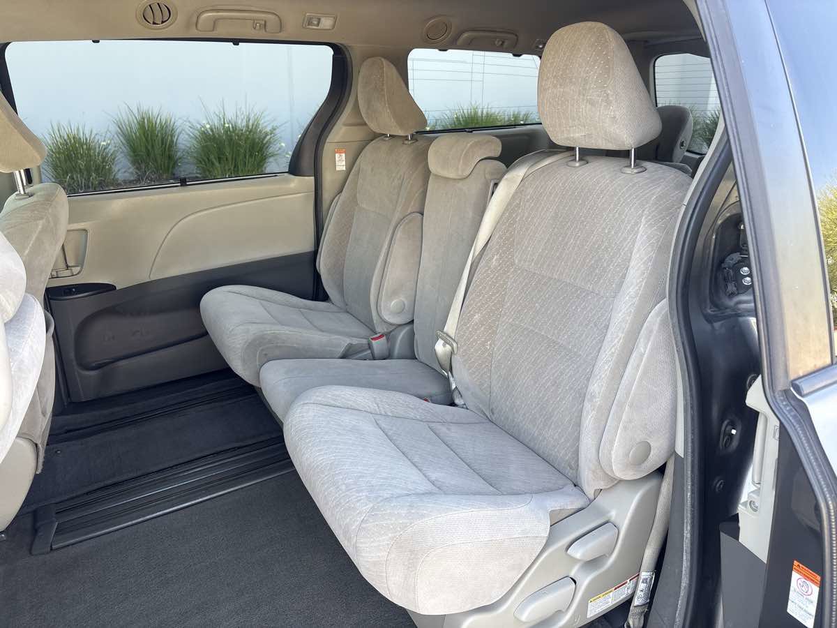 Used 2017 Toyota Sienna LE FWD image 11