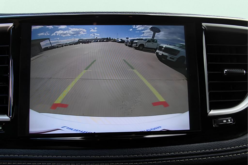 Used 2025 Chrysler Pacifica Select image 22