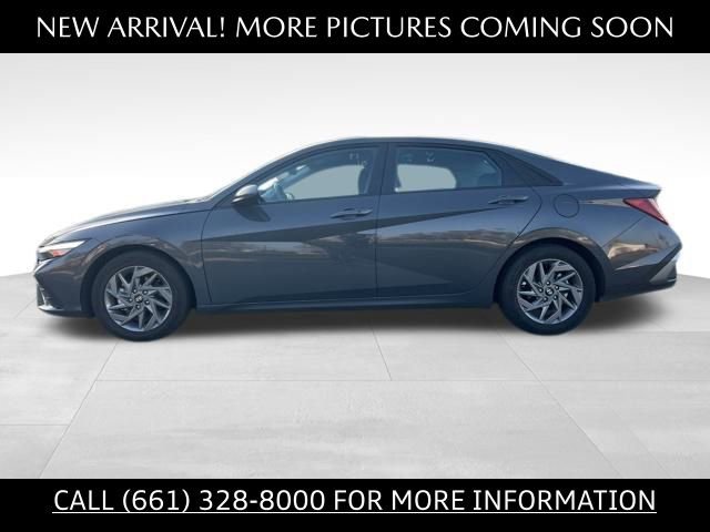 Used 2024 Hyundai Elantra SEL image 2