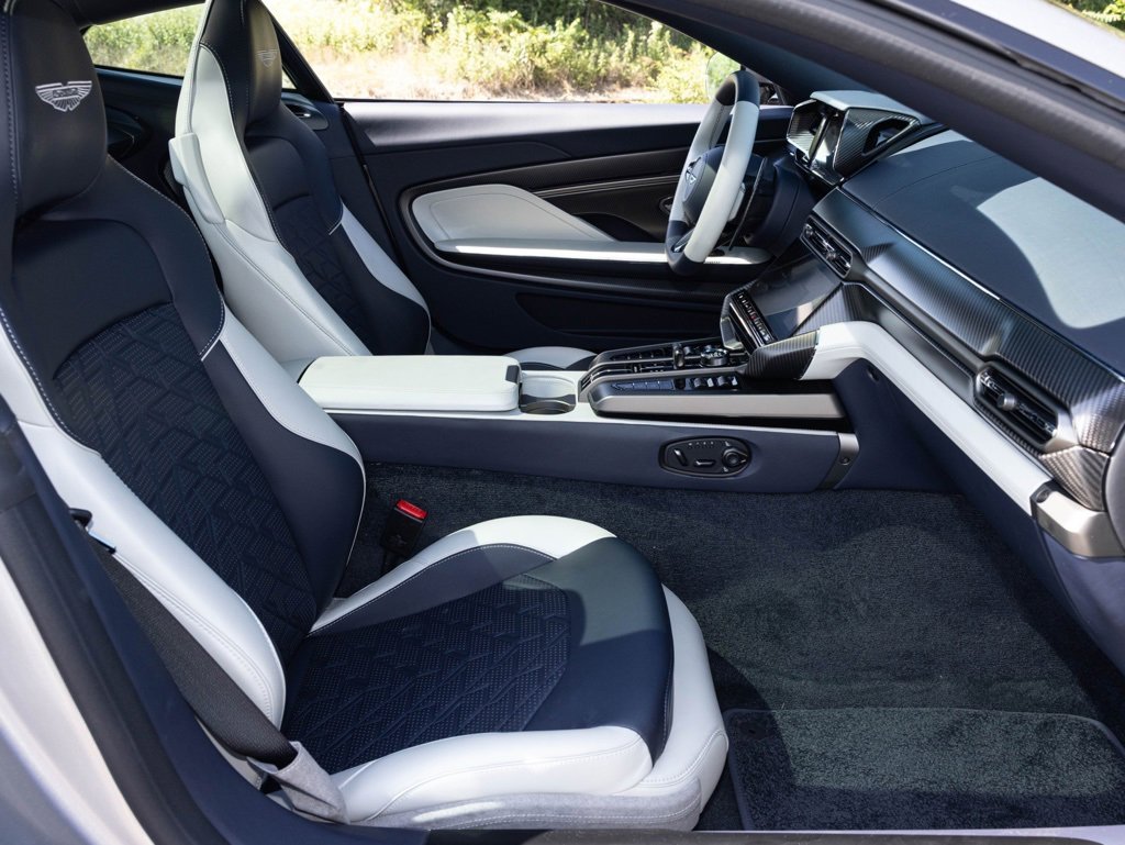 Used 2025 Aston Martin Vanquish image 39