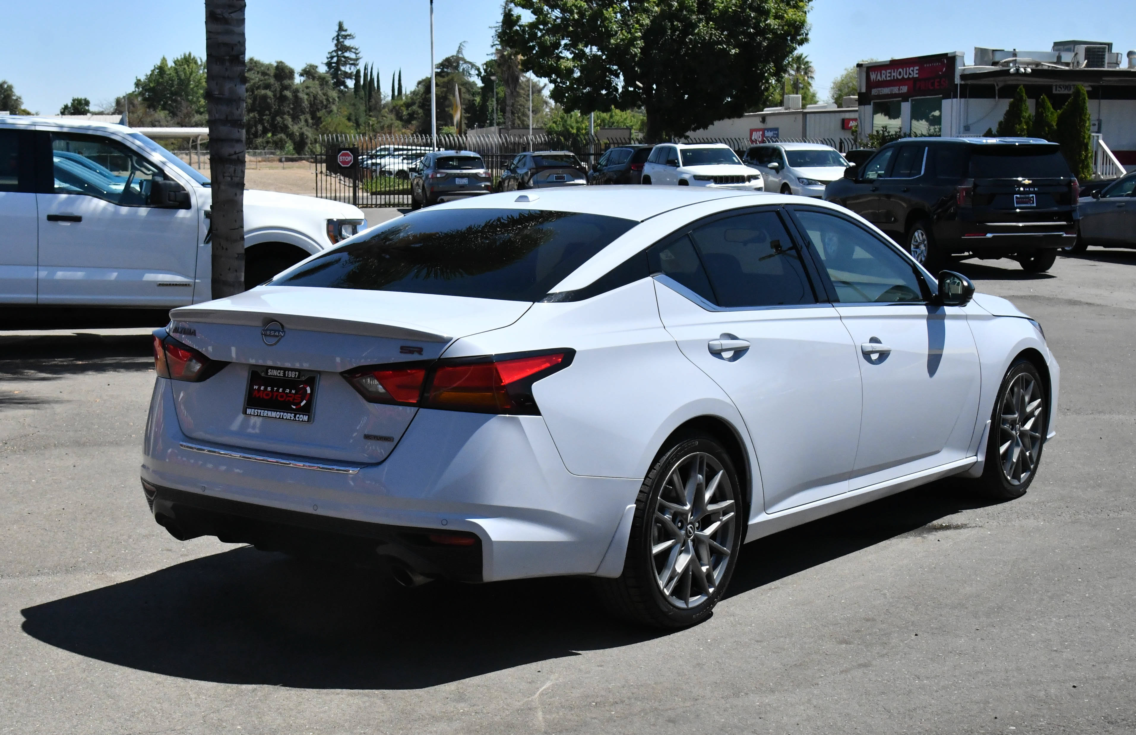 Used 2023 Nissan Altima 2.0 SR FWD image 8