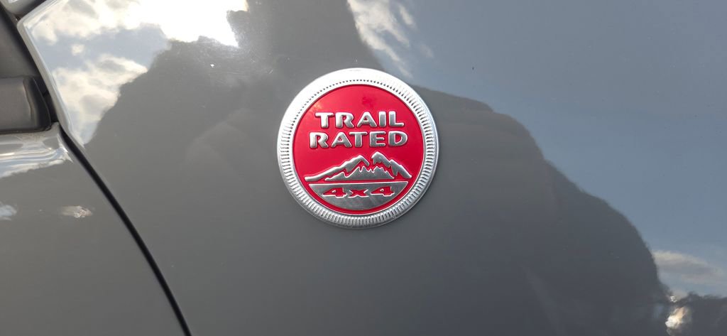 Used 2019 Jeep Cherokee Trailhawk w/ Cold Weather Group image 7