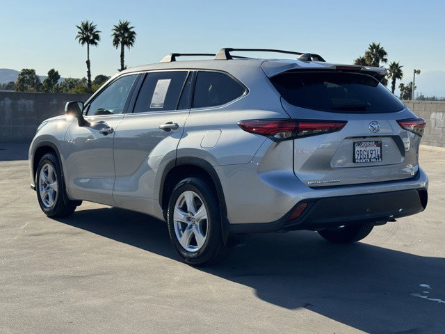 Used 2022 Toyota Highlander LE image 4