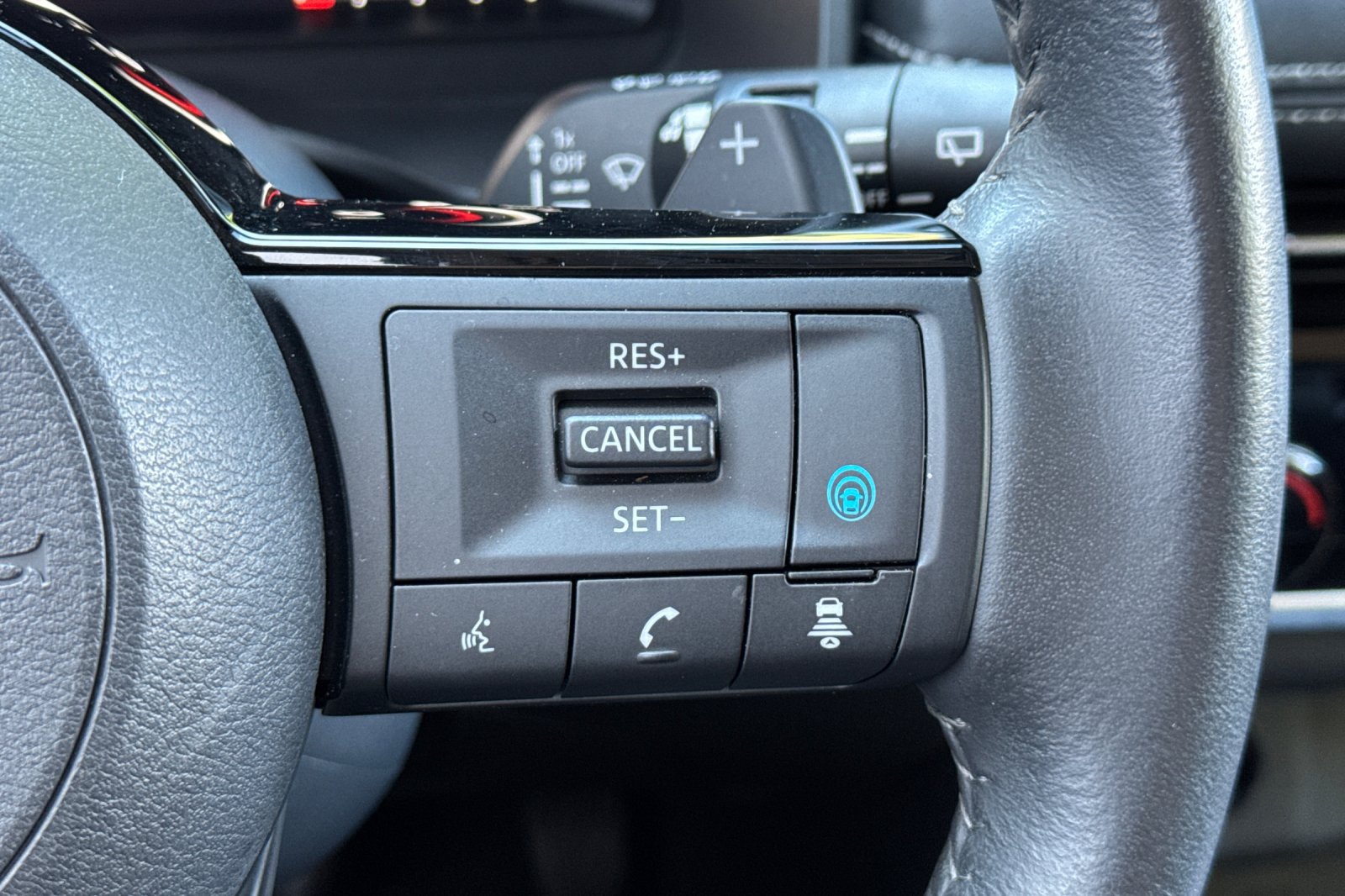 Used 2024 Nissan Rogue SL AWD/4WD image 39
