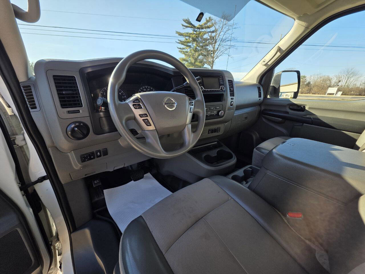 Used 2018 Nissan NV 2500 SV image 3