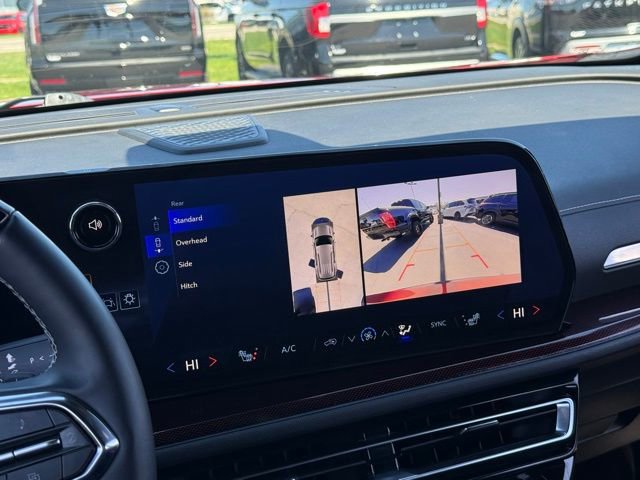 Used 2025 Chevrolet Traverse Z71 w/ Enhanced Driving Package AWD/4WD image 4