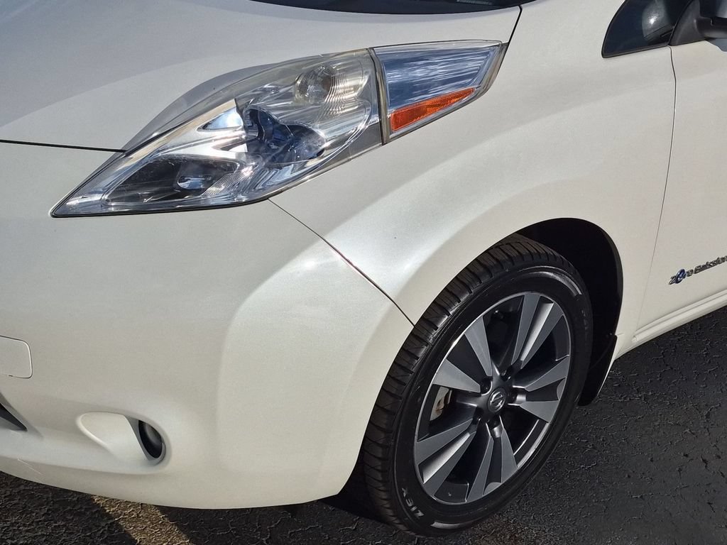 Used 2015 Nissan Leaf SL w/ Premium Package FWD image 7