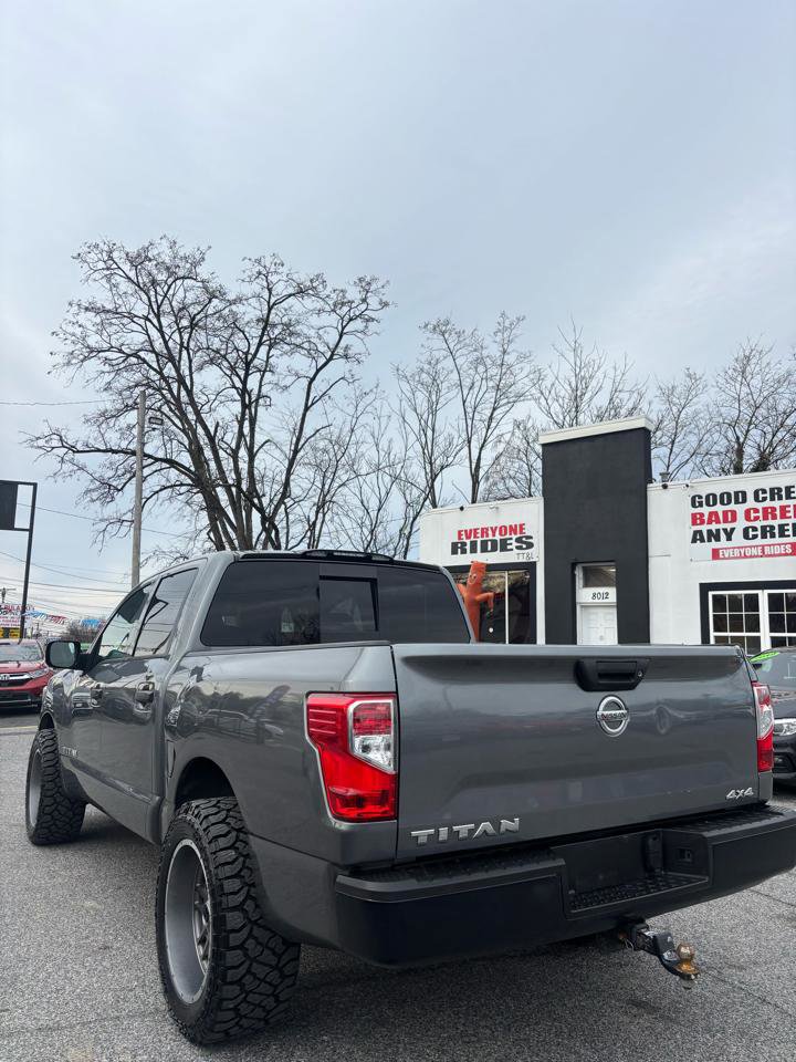 Used 2017 Nissan Titan S image 4