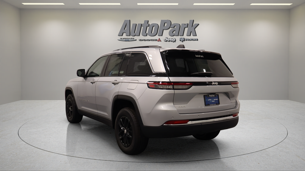 New 2026 Jeep Grand Cherokee Laredo w/ Trailer Tow Package AWD/4WD image 7