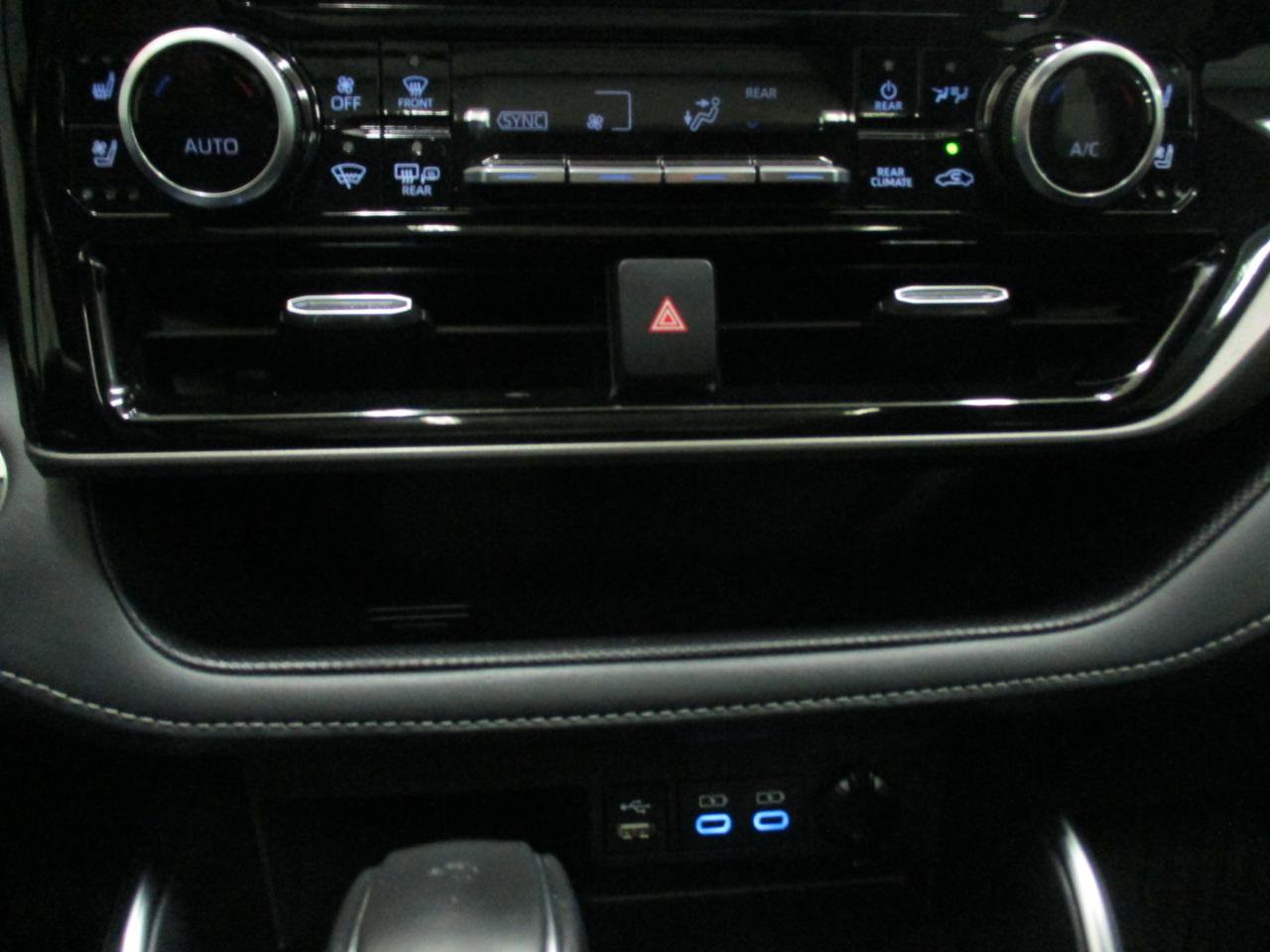 Used 2022 Toyota Highlander Limited AWD/4WD image 27