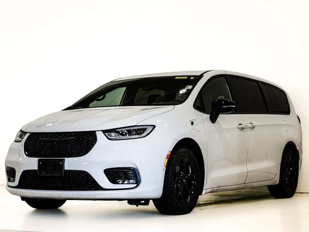 Used 2024 Chrysler Pacifica Limited FWD image 3