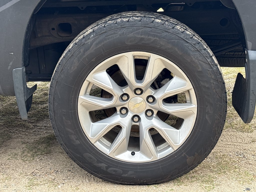 Used 2019 Chevrolet Silverado 1500 Custom w/ Custom Convenience Package AWD/4WD image 14