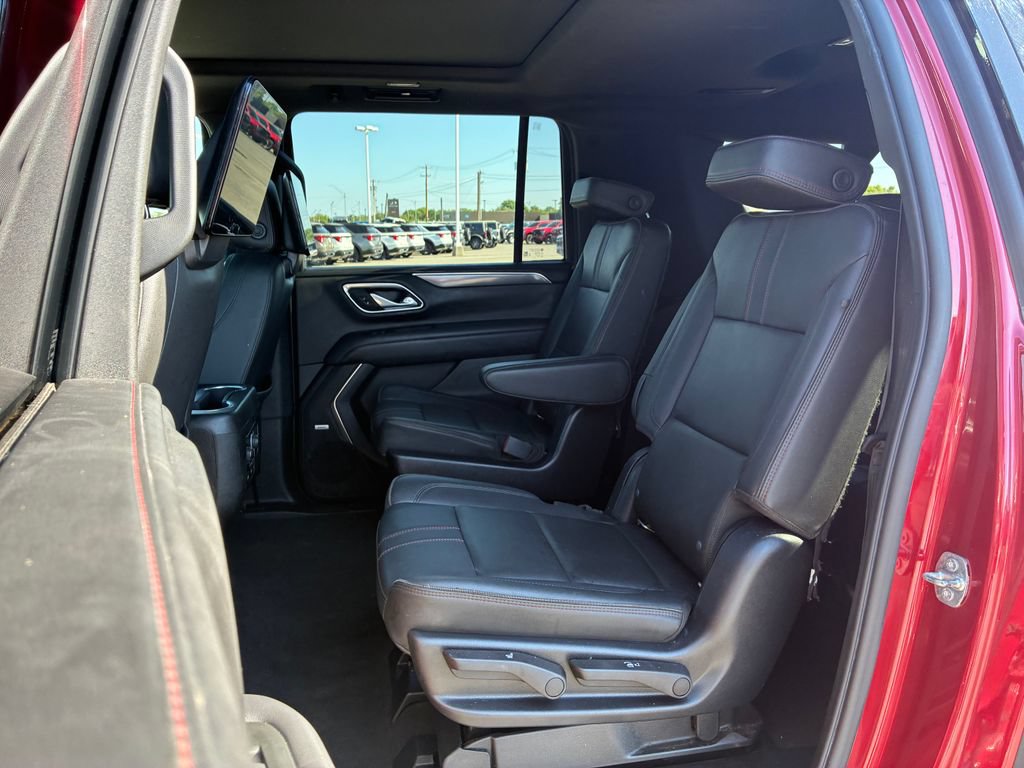 Used 2022 Chevrolet Suburban RST w/ Luxury Package AWD/4WD image 12