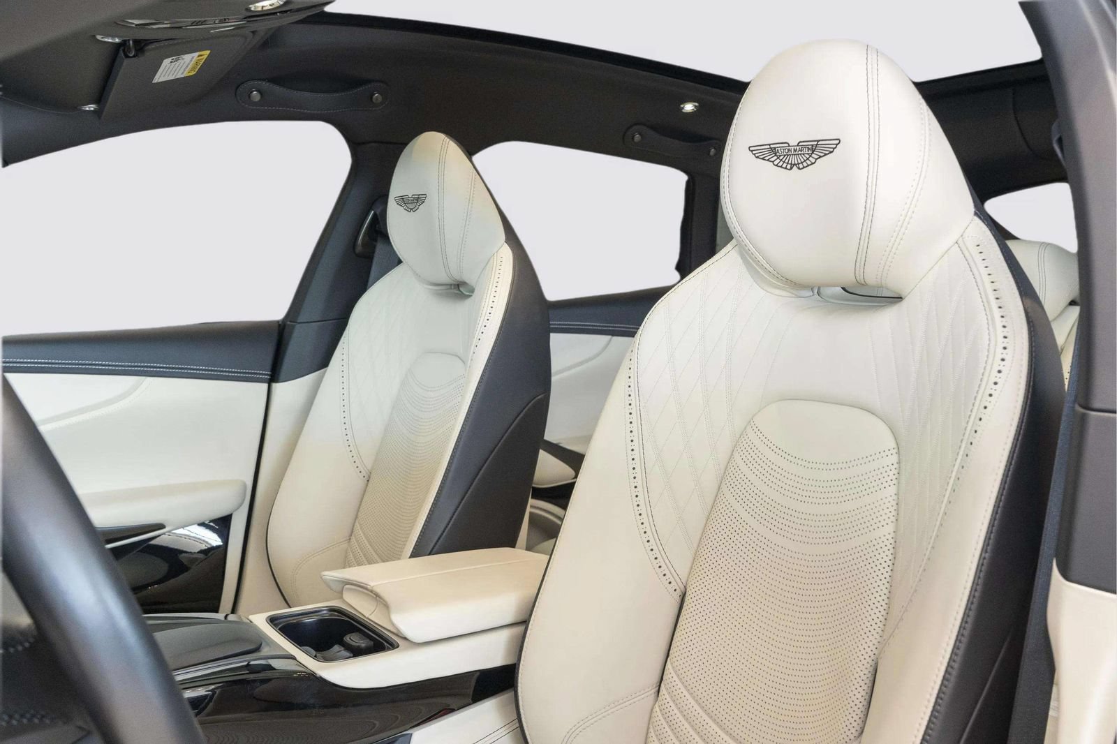 Used 2024 Aston Martin DBX AWD/4WD image 16