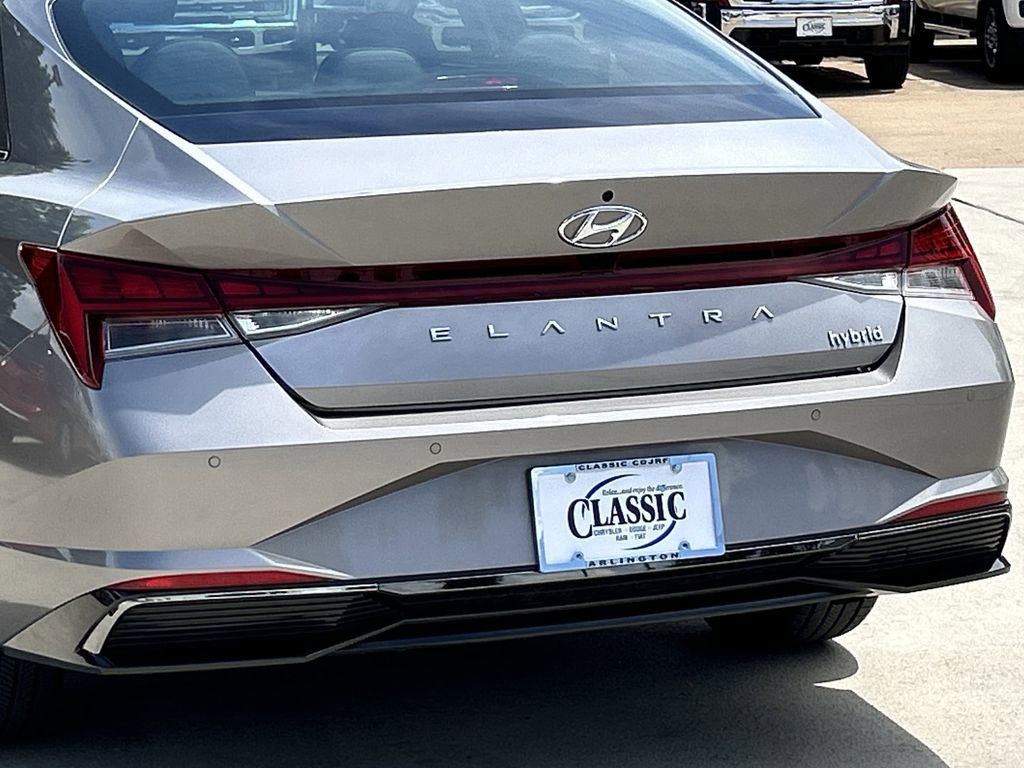 Used 2023 Hyundai Elantra Limited FWD image 6
