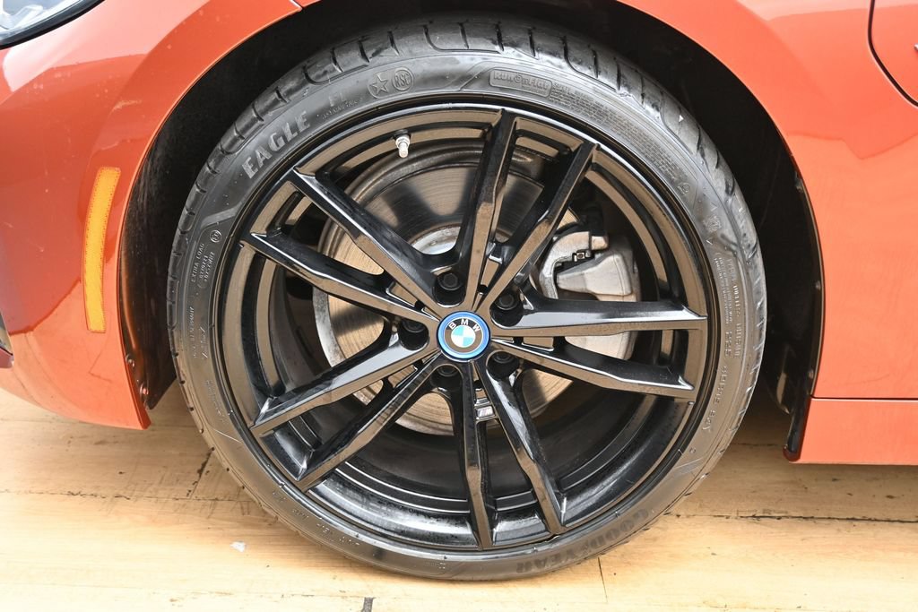 Used 2022 BMW 330e w/ M Sport Package RWD image 10