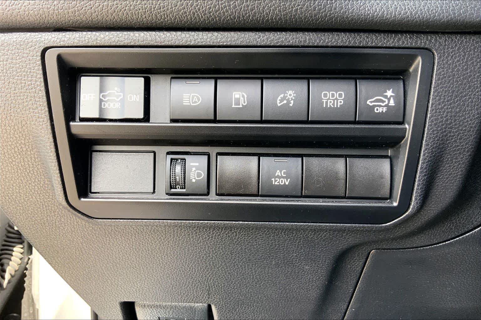Used 2023 Toyota Tundra Limited w/ Power Package AWD/4WD image 33