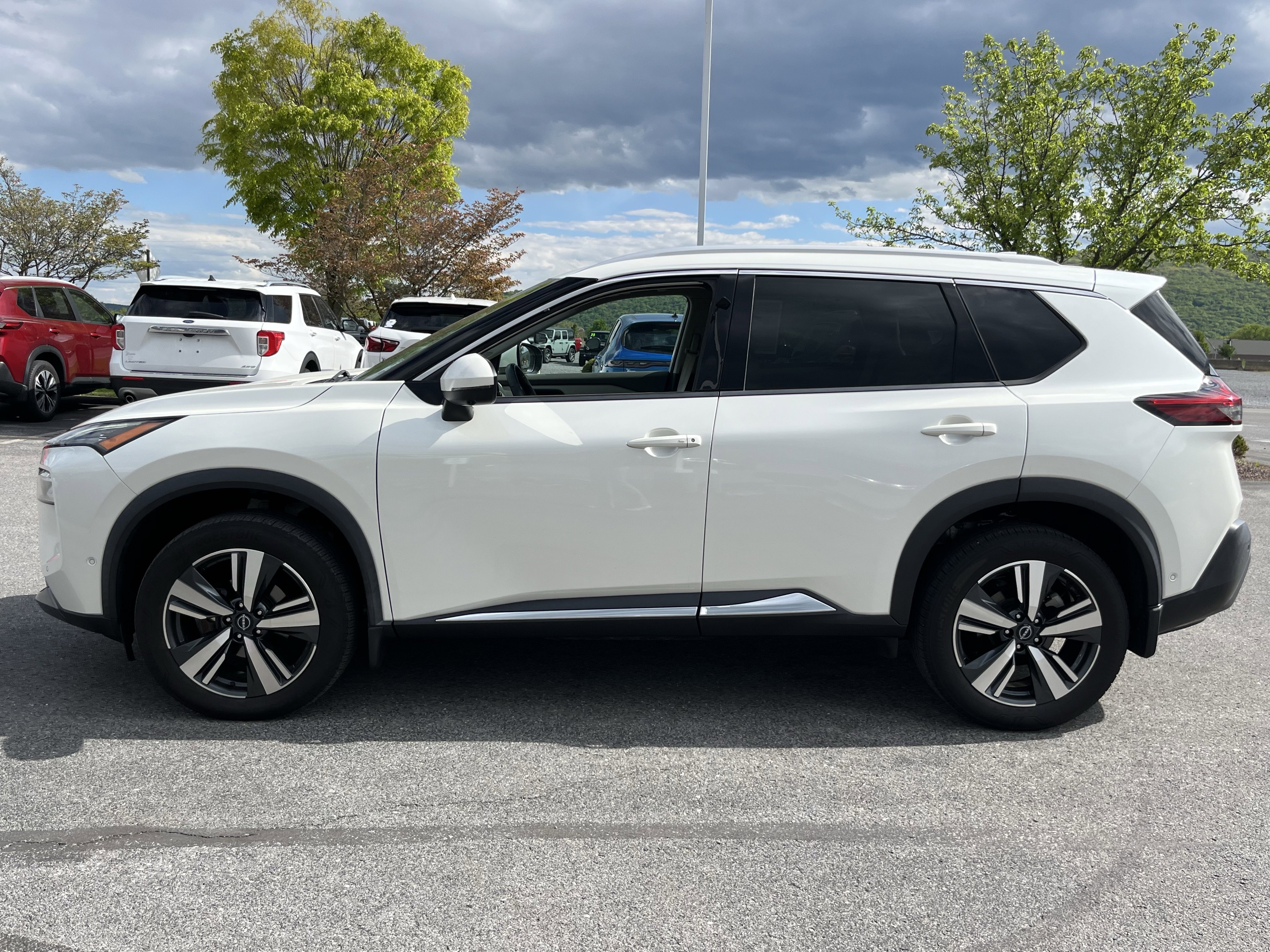 Used 2023 Nissan Rogue SL w/ SL Premium Package AWD/4WD image 10