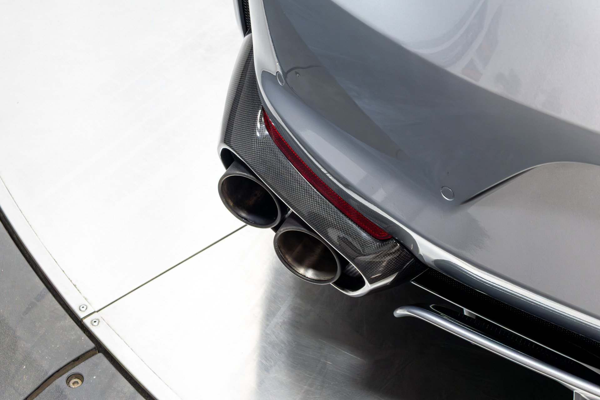 Used 2018 Ferrari 812 Superfast RWD image 57