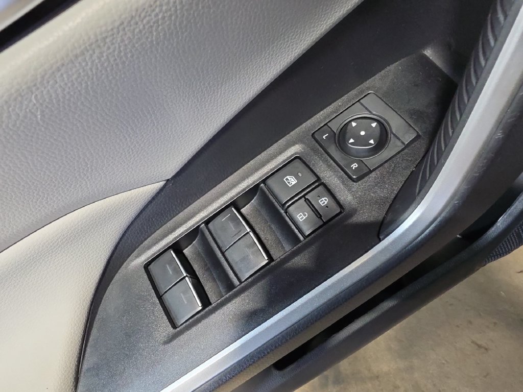 Used 2025 Toyota RAV4 XLE w/ Convenience Package AWD/4WD image 15