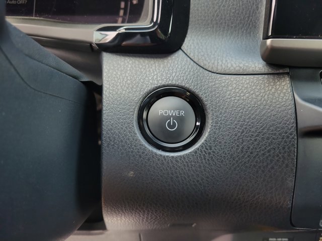 Used 2025 Toyota Camry SE image 16