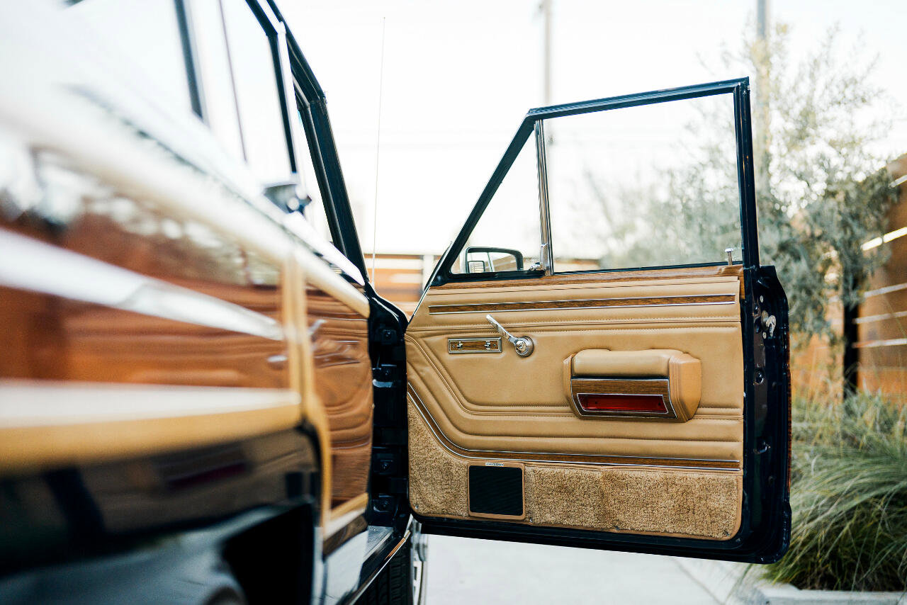 Used 1987 Jeep Grand Wagoneer image 73