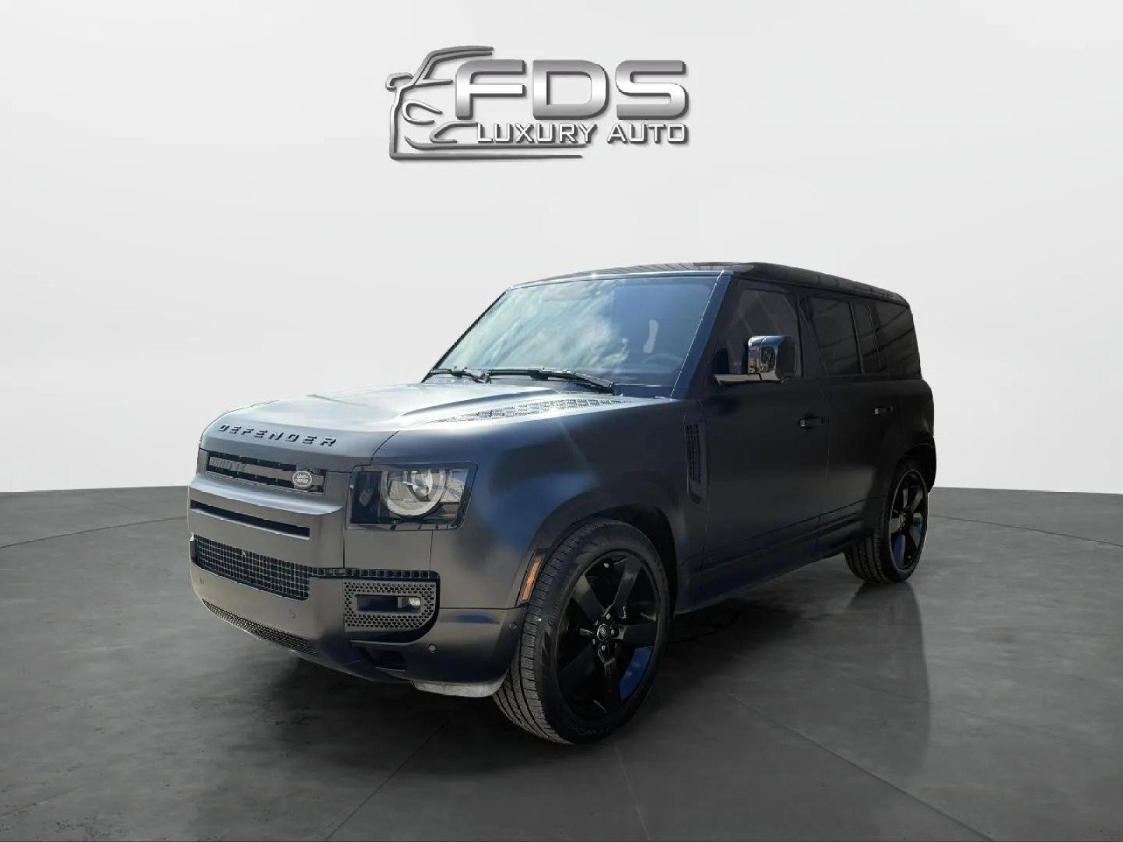 Used 2025 Land Rover Defender 110 V8 image 1