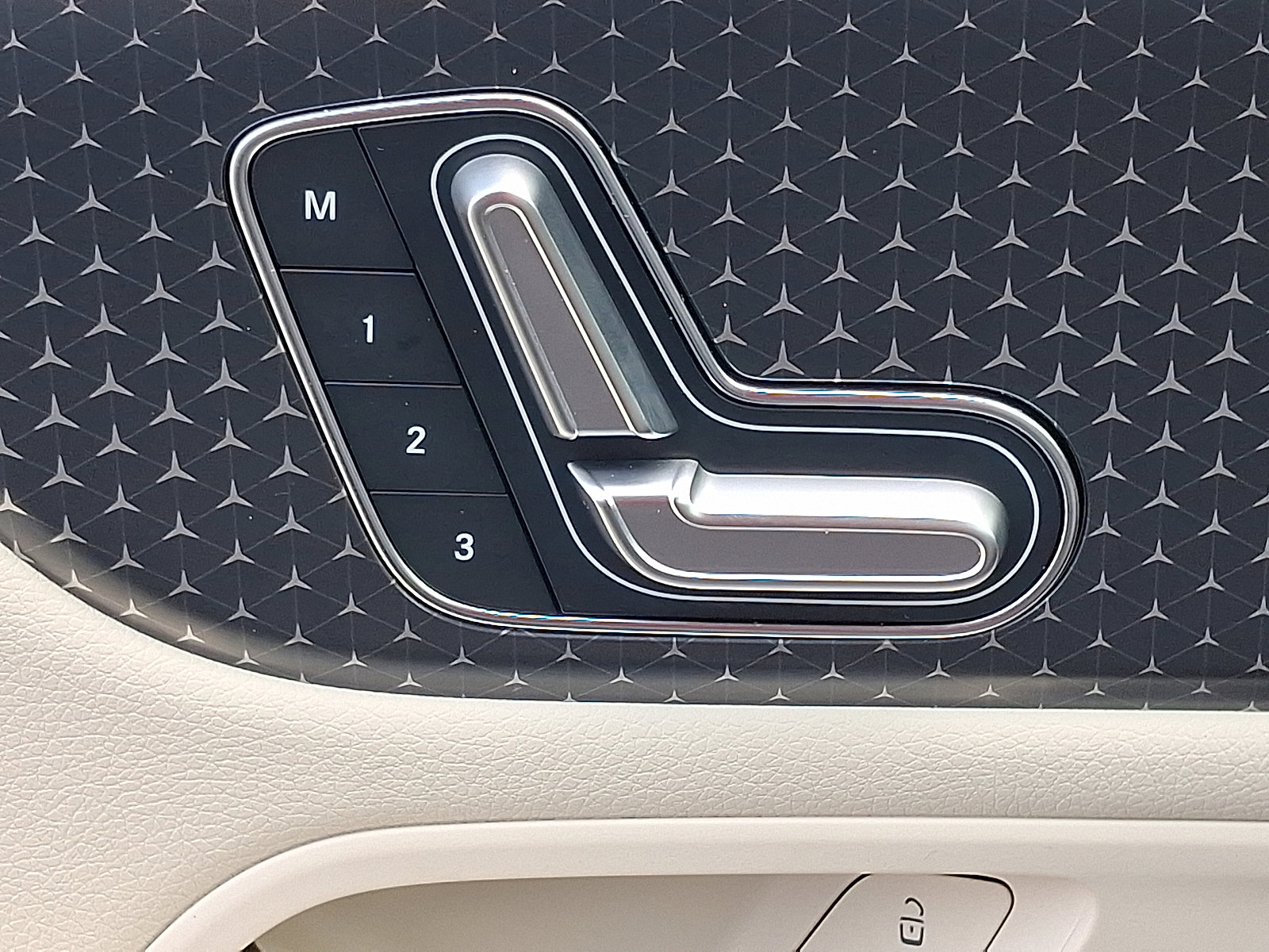 Certified 2025 Mercedes-Benz GLA 250 4MATIC image 25