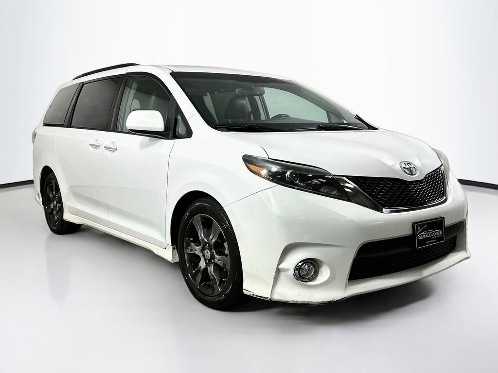 Used 2015 Toyota Sienna SE Premium FWD image 2