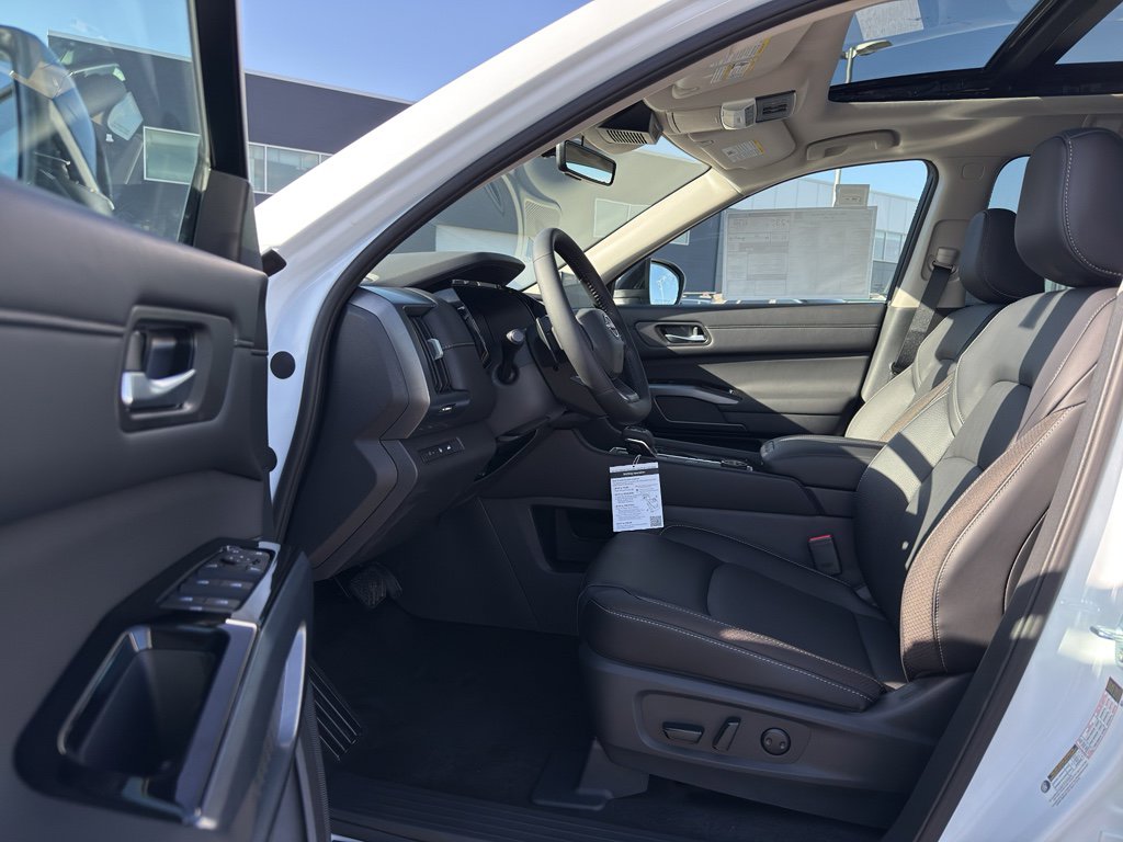 New 2026 Nissan Pathfinder SL image 11