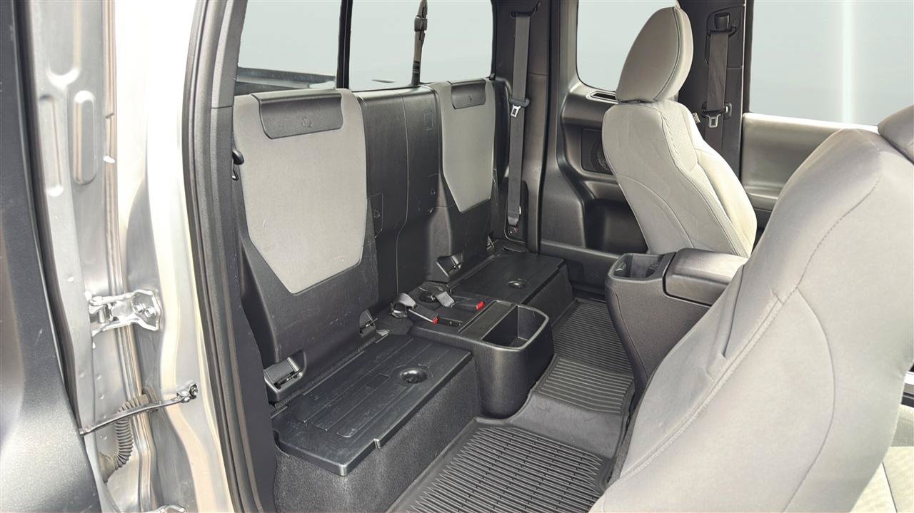 Used 2020 Toyota Tacoma SR5 w/ Blackout Package AWD/4WD image 17