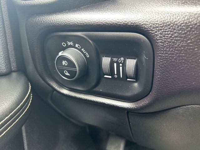 Used 2025 RAM 3500 Laramie AWD/4WD image 21