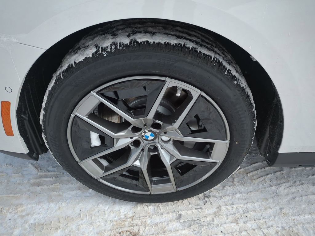 New 2026 BMW 550e xDrive w/ Executive Package image 29