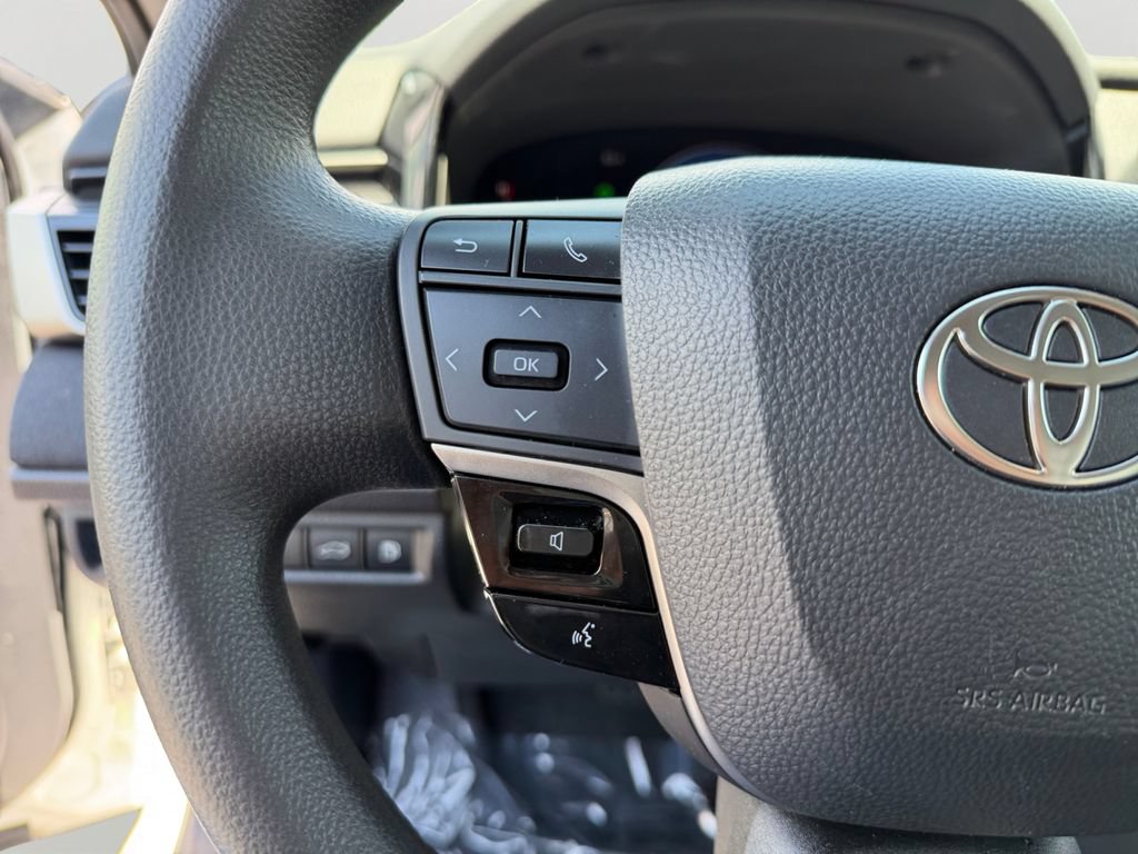 Used 2025 Toyota Camry LE FWD image 21
