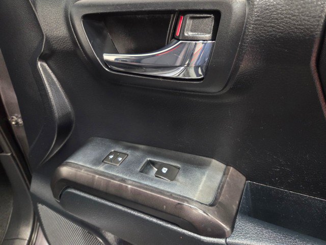 Used 2016 Toyota Tacoma TRD Sport image 42