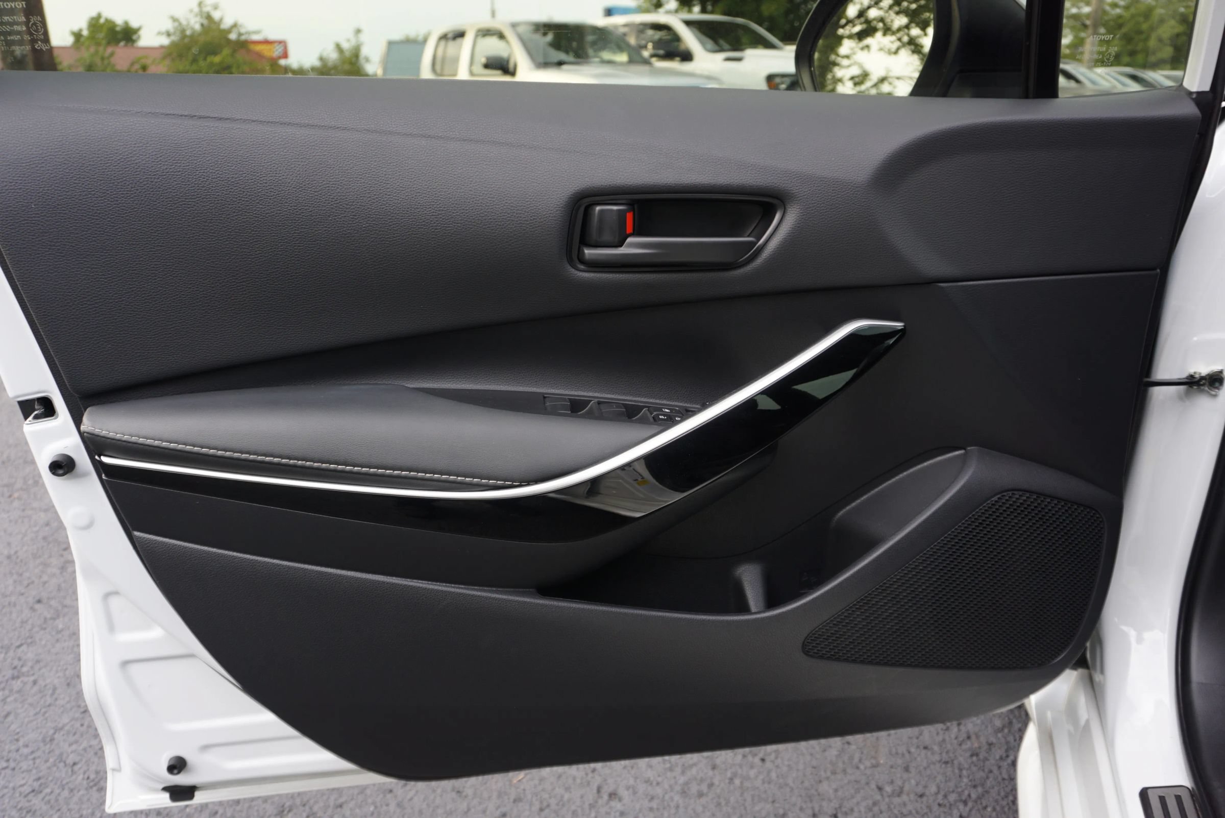 Used 2022 Toyota Corolla LE w/ Premium Interior Package FWD image 13