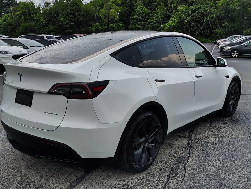 Used 2025 Tesla Model Y Long Range AWD/4WD image 6