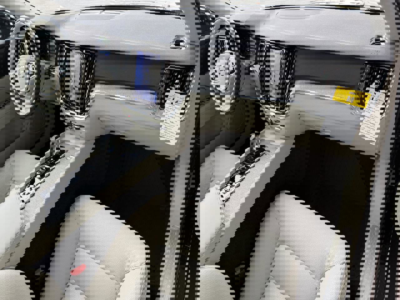 Used 2024 Volvo V60 B5 Cross Country Plus image 24