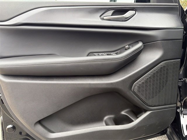 New 2025 Jeep Grand Cherokee L Altitude image 10